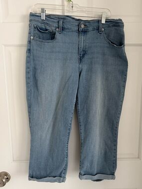 Levis ankle length jeans in plus size